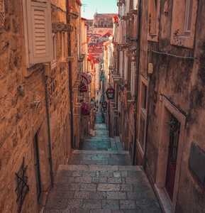 2023/03/images/tour_1193/vertical-shot-beautiful-old-neighborhood-dubrovnik-croatia181624-45547.jpg